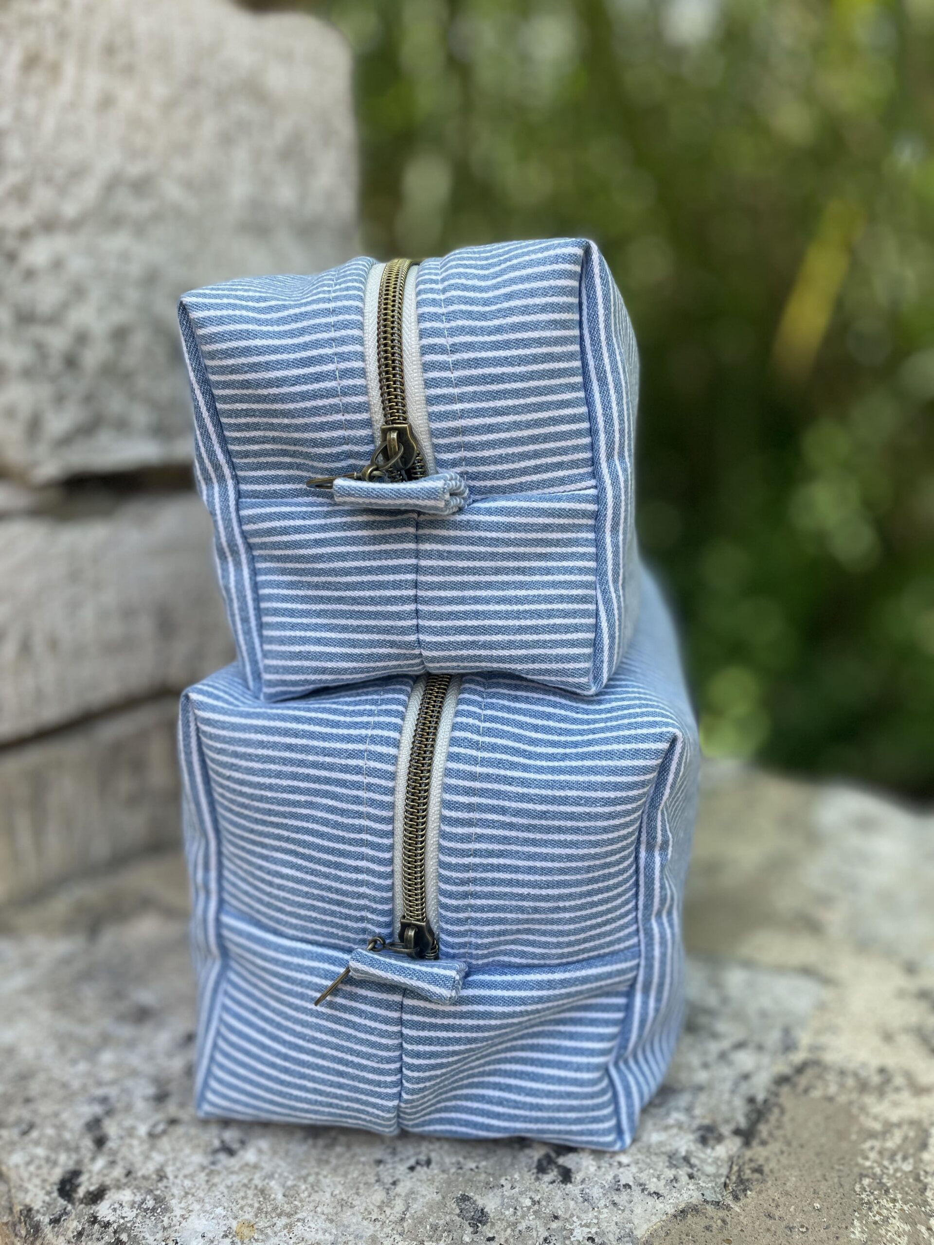 Trousse de toilette - Jean rayé bleu clair – Image 2