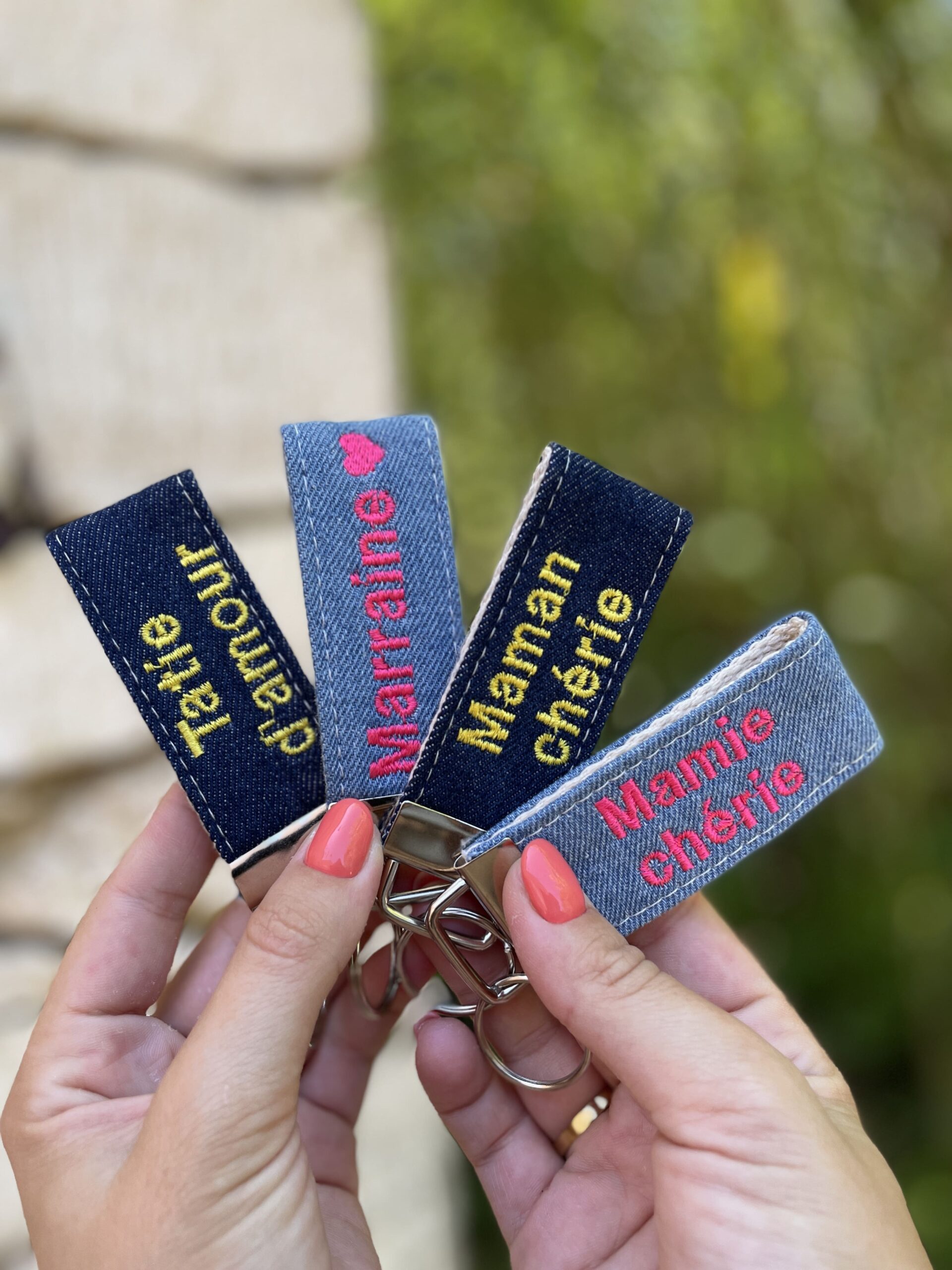 Porte-clés brodé - Pour Femme