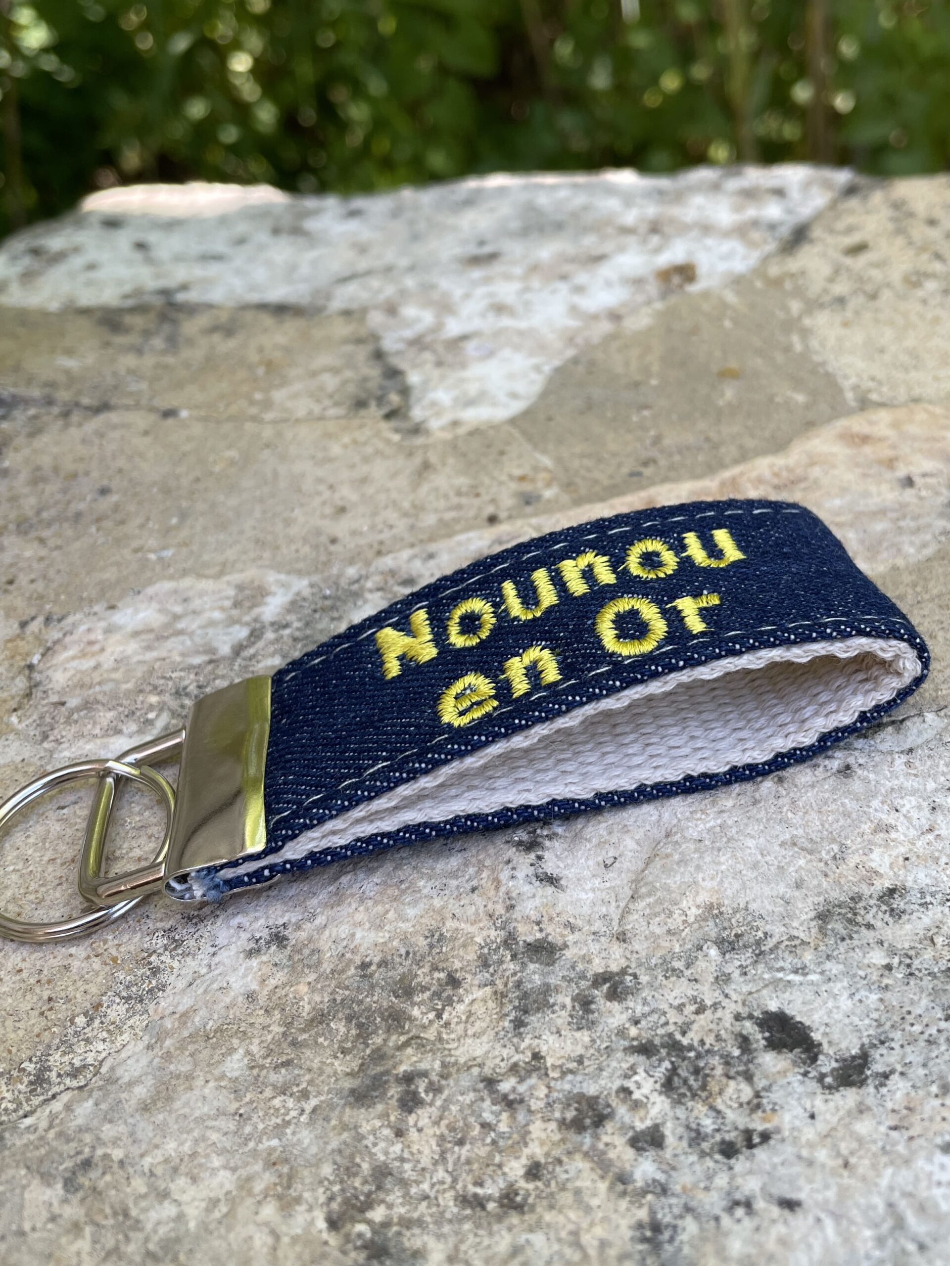 Porte-clés-brodé - Nounou en Or – Image 2