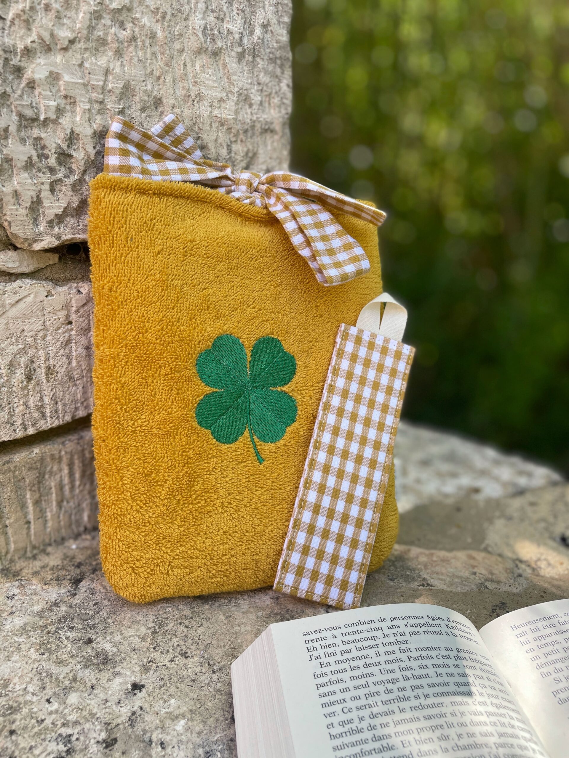 Pochette pour livre - Eponge jaune moutarde