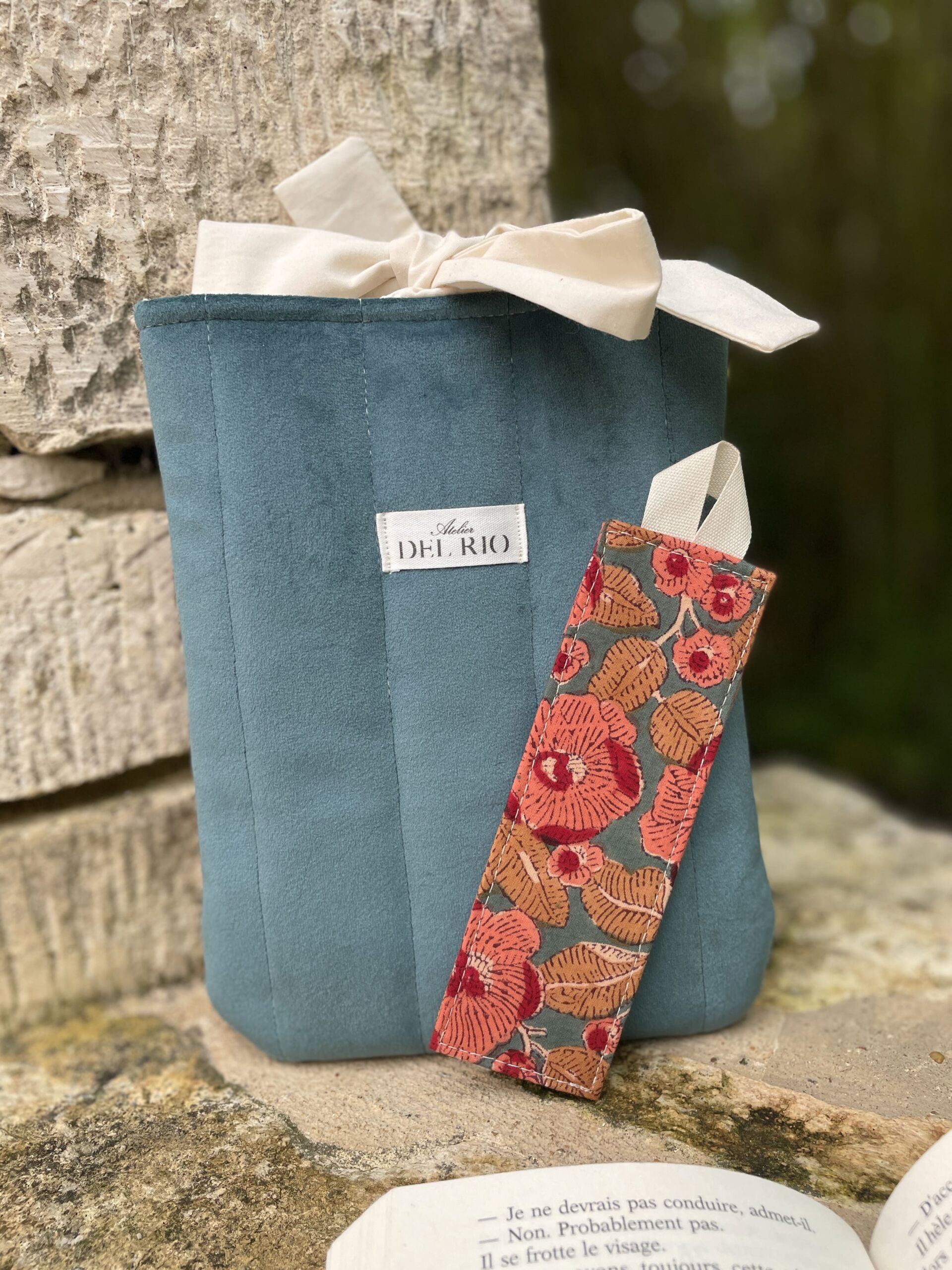 Pochette pour livre - Velours lisse bleu