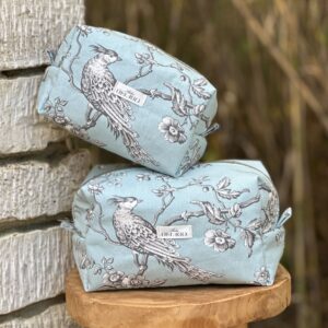 Trousse de toilette - Imprimé oiseau - Fond bleu ciel