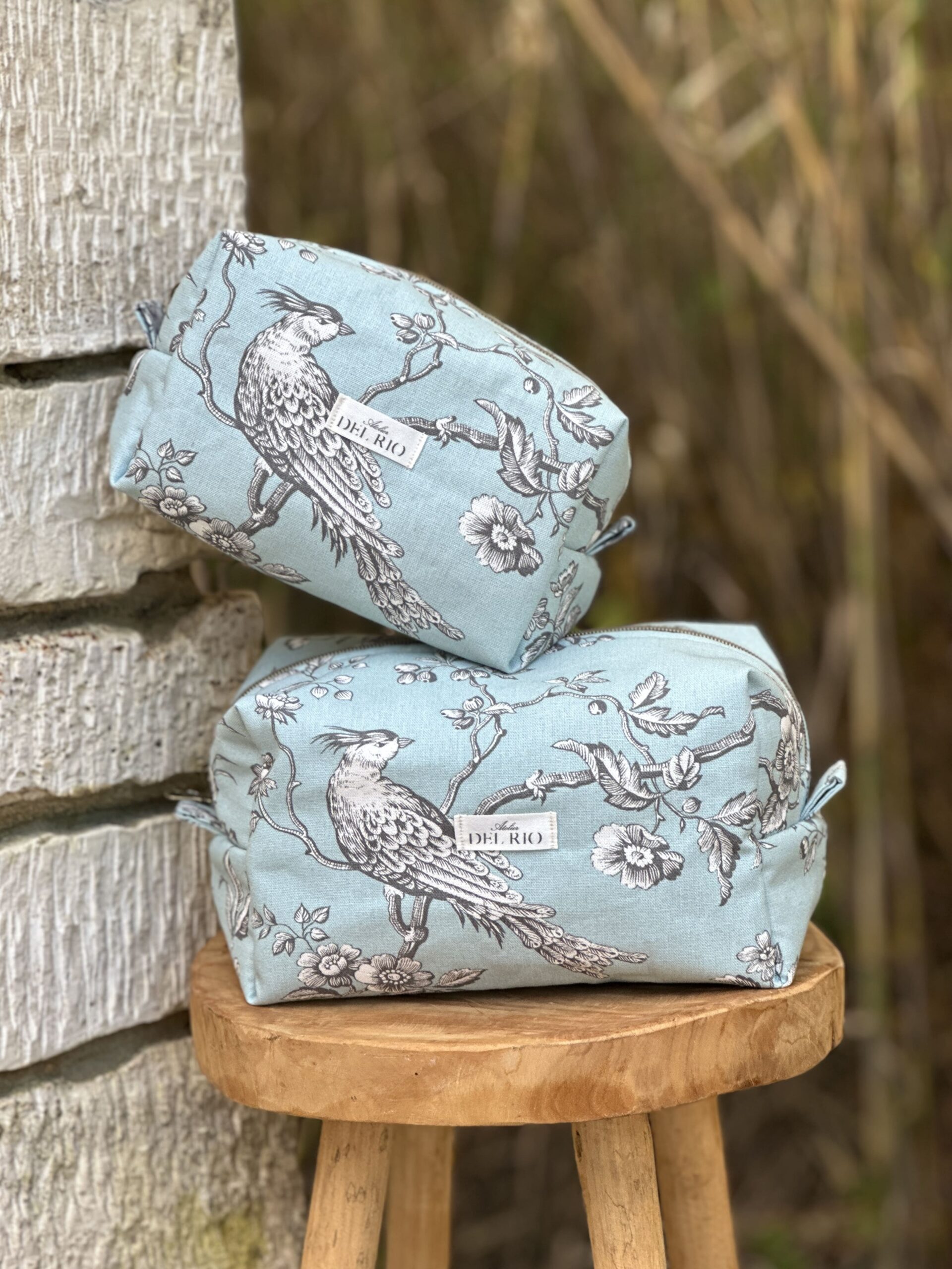 Trousse de toilette - Imprimé oiseau - Fond bleu ciel