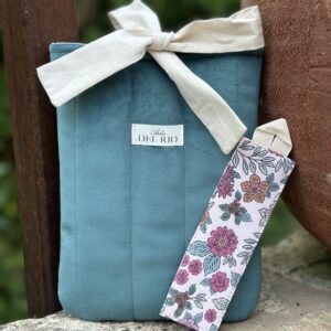 Pochette pour livre - Velours lisse bleu - Marque page fleuri