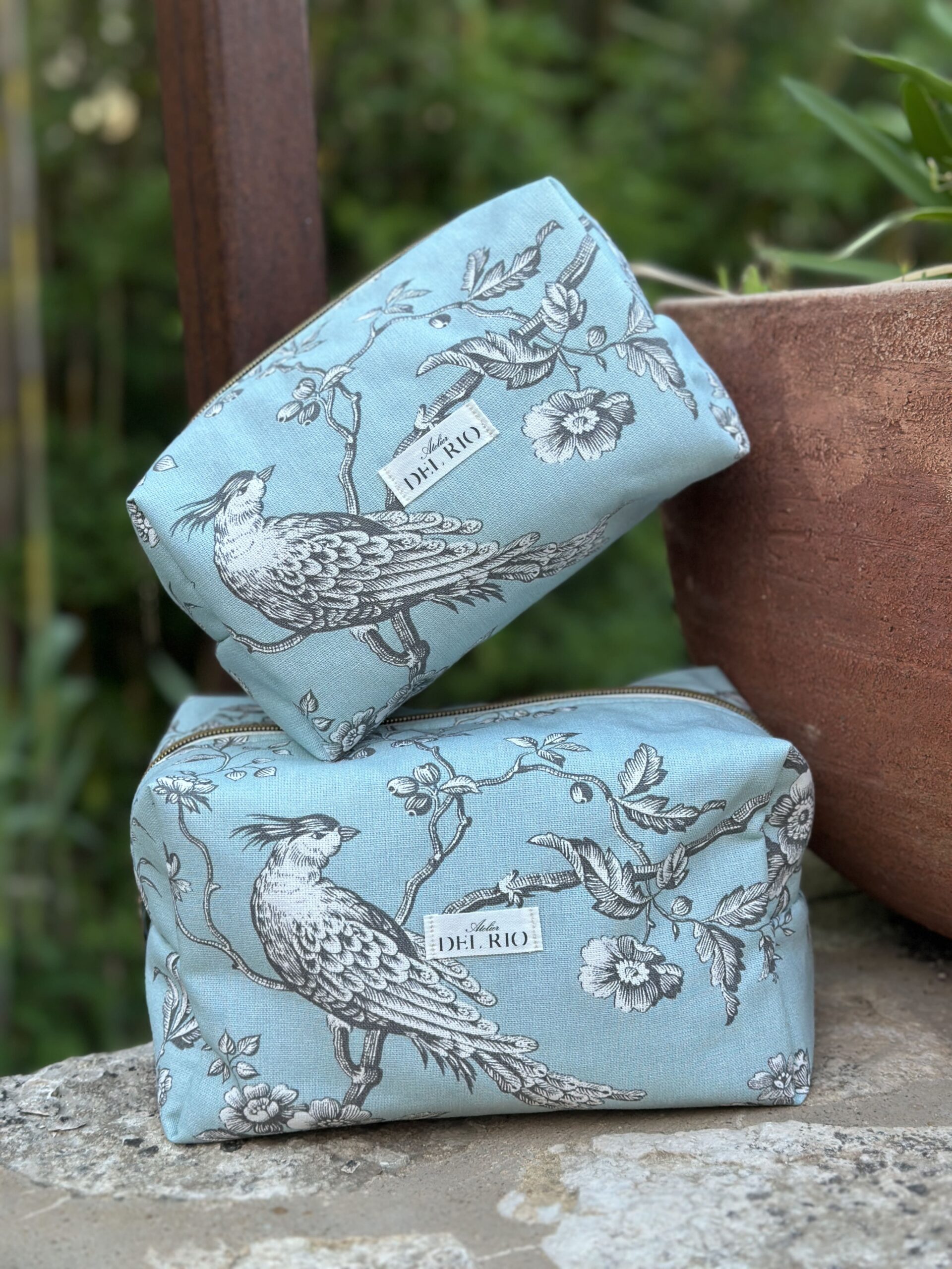 Trousse de toilette - Imprimé oiseau - Fond bleu ciel